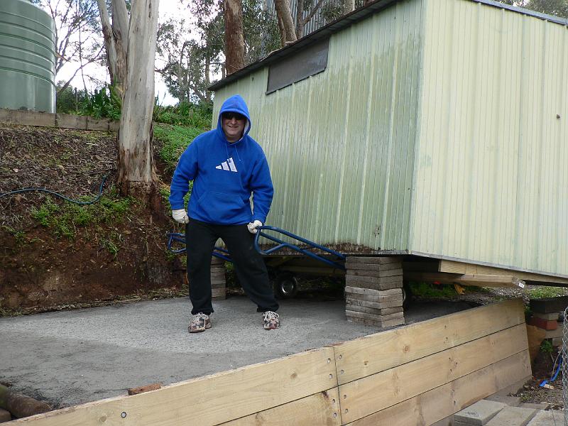 P1010086.JPG - The shed survived the move. Zoltan, the hired muscle (friend). Wow, that trailer idea actually worked...